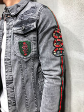 Load image into Gallery viewer, SNAKE PATCH TRUCKER DENIM JACKET 3930